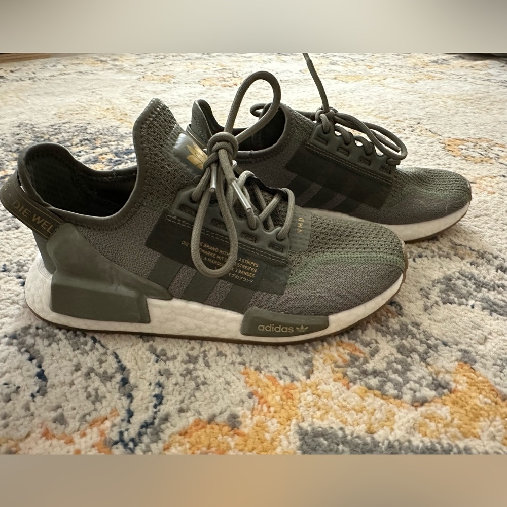 Adidas EUC size 4